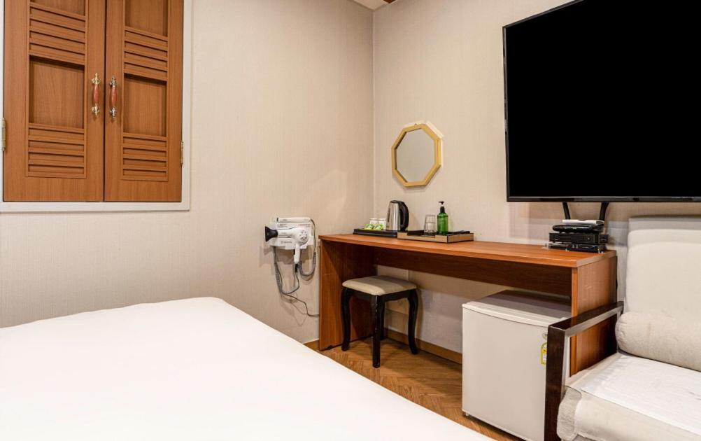 Airtel Hotel 3*